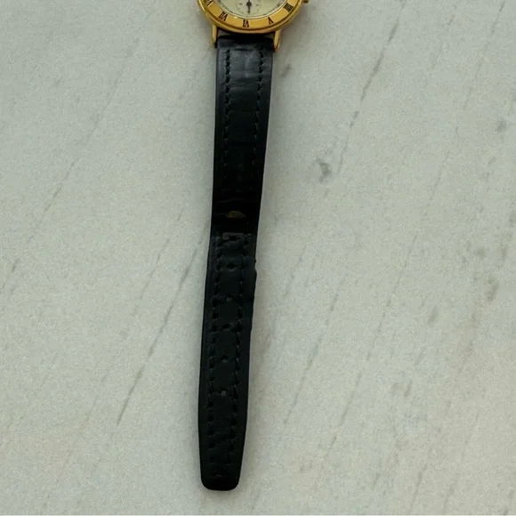 Gucci Vintage 1995 Gold and Black Leather Watch - Picture 10 of 13